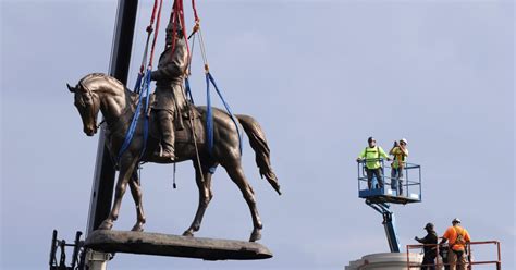 Robert E. Lee statue