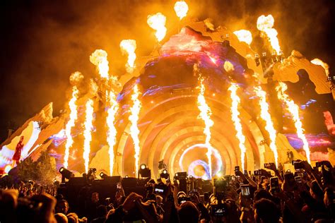 8 dead, numerous injured at Astroworld Festival in Houston