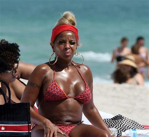 Mary J. Blige’s Versace Bikini & Gucci Thong Sandals Deliver Glamour at the Beach in Miami