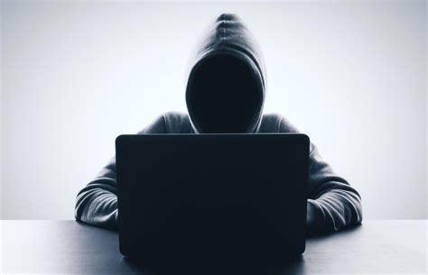 A hacker reveals the dangerous mistakes we make online every day