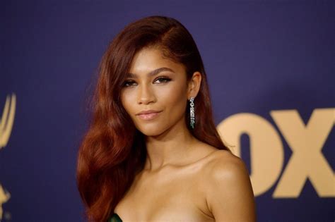 Zendaya Chopped Her Natural Hair Into the Chicest Curly Bob