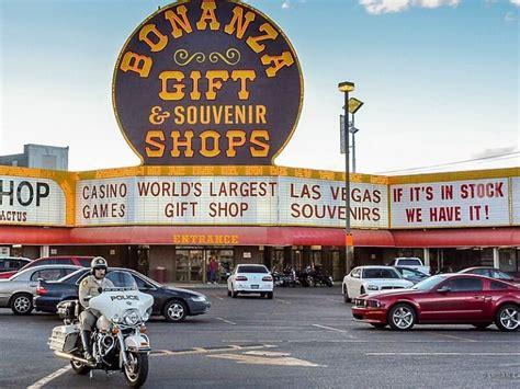 Shooting on iconic Las Vegas Strip leaves security guard, suspect injured