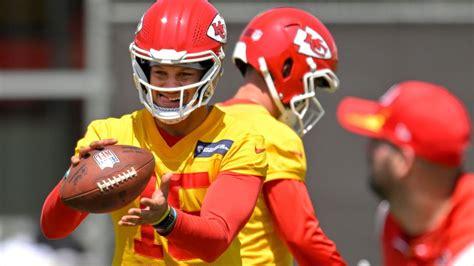 Kansas City Chiefs quarterback Patrick Mahomes Specific criticism of Black quarterbacks 'weird'