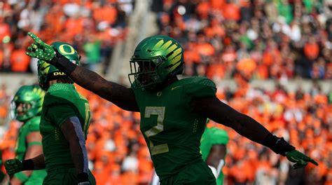 Oregon’s DJ Johnson Appears to Punch Fan After Loss to Oregon State