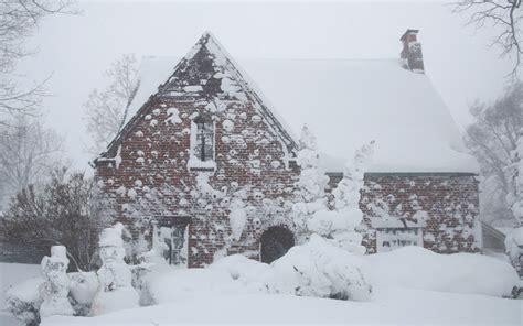 Winter Storm Batters US Power, Snarling Christmas Travel