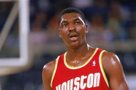 Hakeem Olajuwon reacts to NBA renaming Defensive Player of the Year Award after him