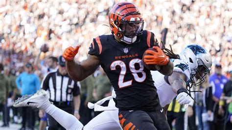 Bengals RB Joe Mixon issued arrest warrant for allegedly pointing gun at woman