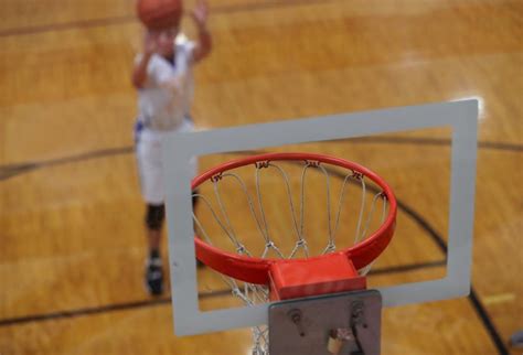 High school basketball team pelted with racial slurs and denied service by Wendy's manager