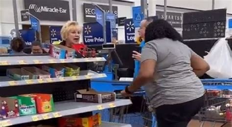 Black woman gets attacked by White woman in Walmart, over the line, and defends herself in epic fashion [VIDEO]