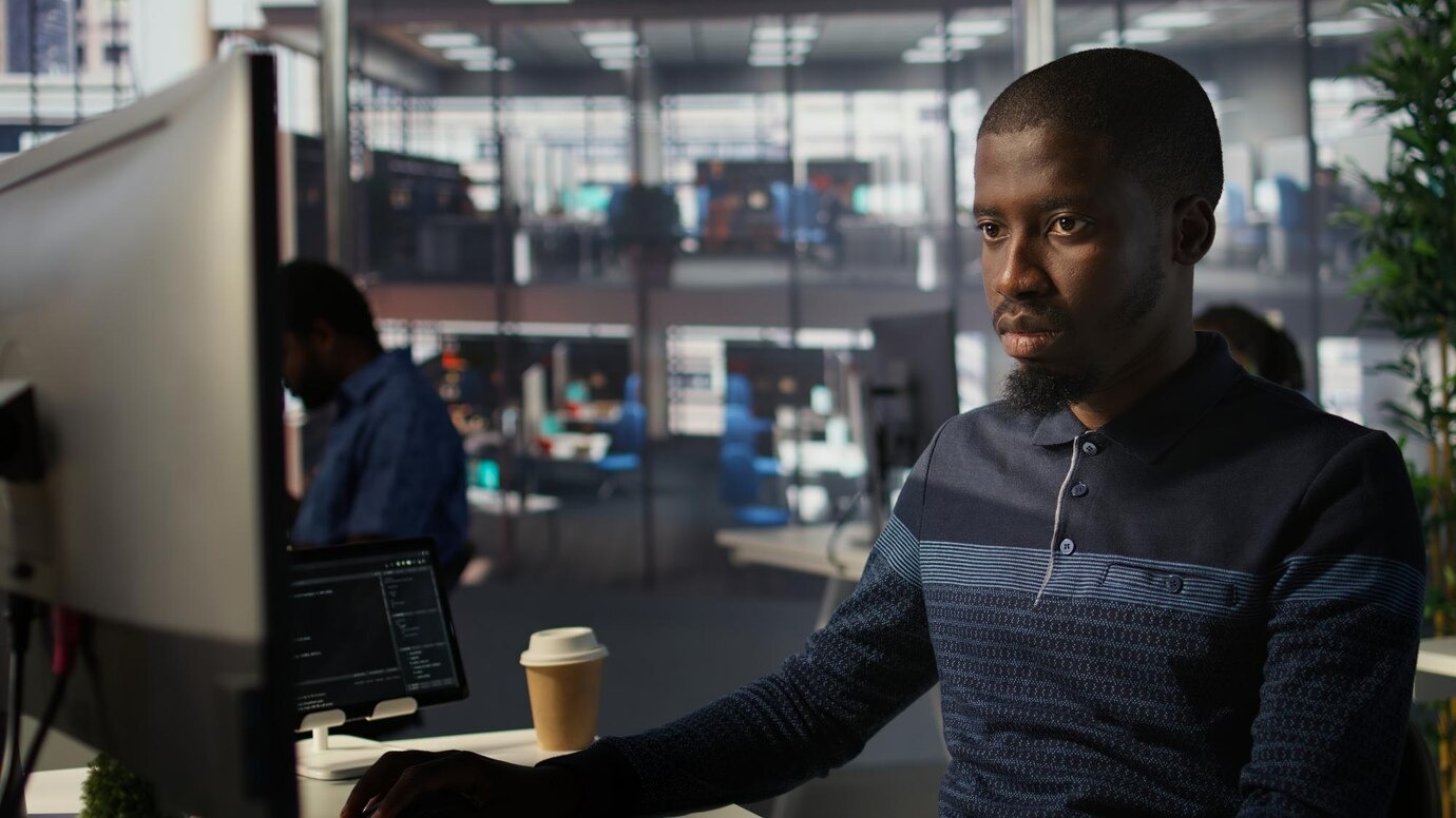 upbeat-software-engineer-utilizi